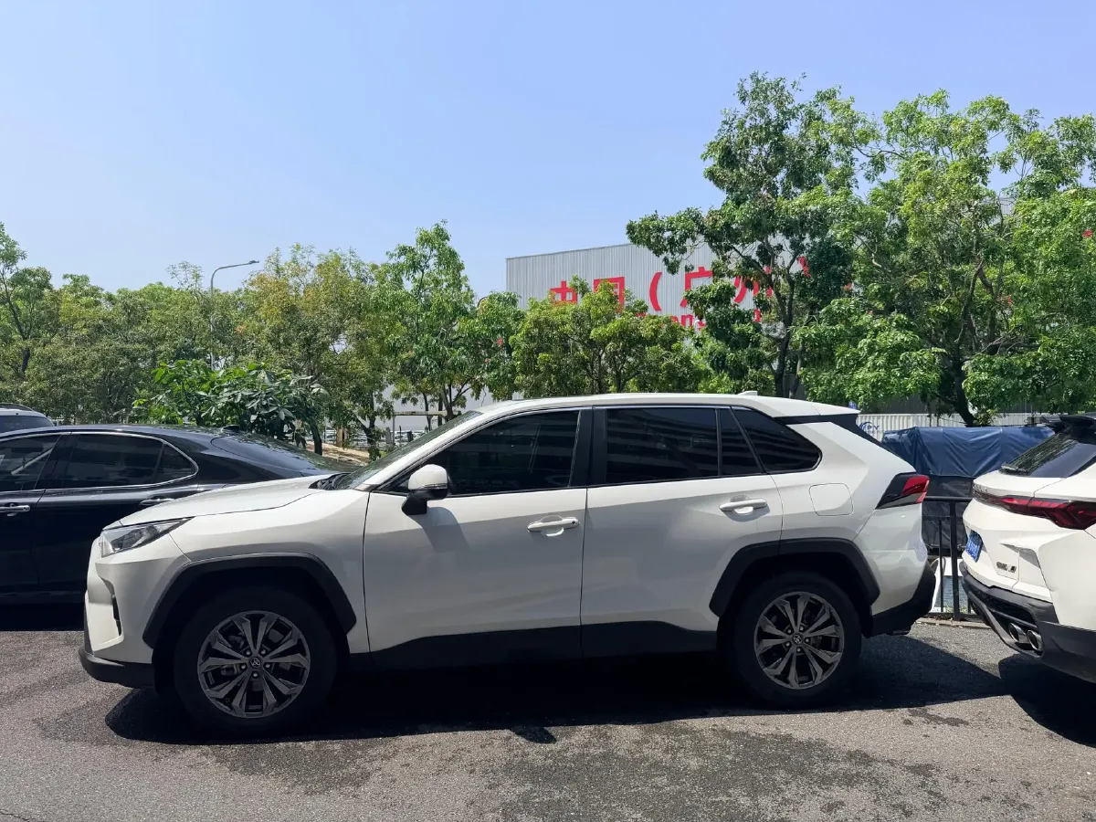 2023 Toyota RAV4 2.0L 171HP L4 CVT,autocango,china used car exporter,china ev exporter,chinese used car exporter,chinese used ev exporter