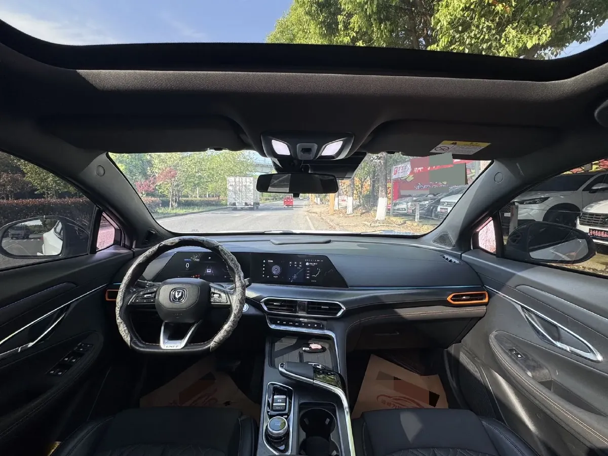 2022 ChangAn UNI-T 1.5T 188HP L4 7DCT,autocango,china used car exporter,china ev exporter,chinese used car exporter,chinese used ev exporter