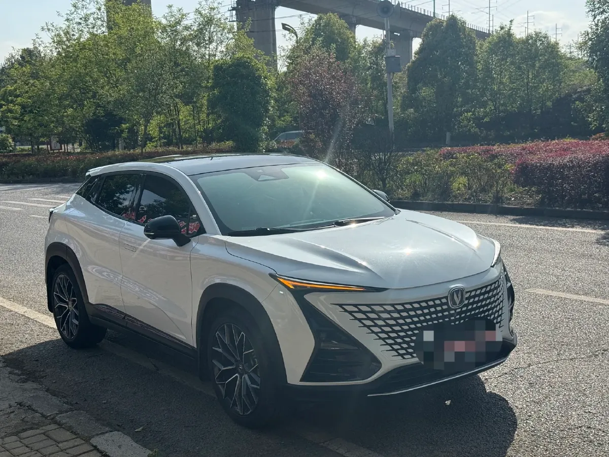 2022 ChangAn UNI-T 1.5T 188HP L4 7DCT,autocango,china used car exporter,china ev exporter,chinese used car exporter,chinese used ev exporter