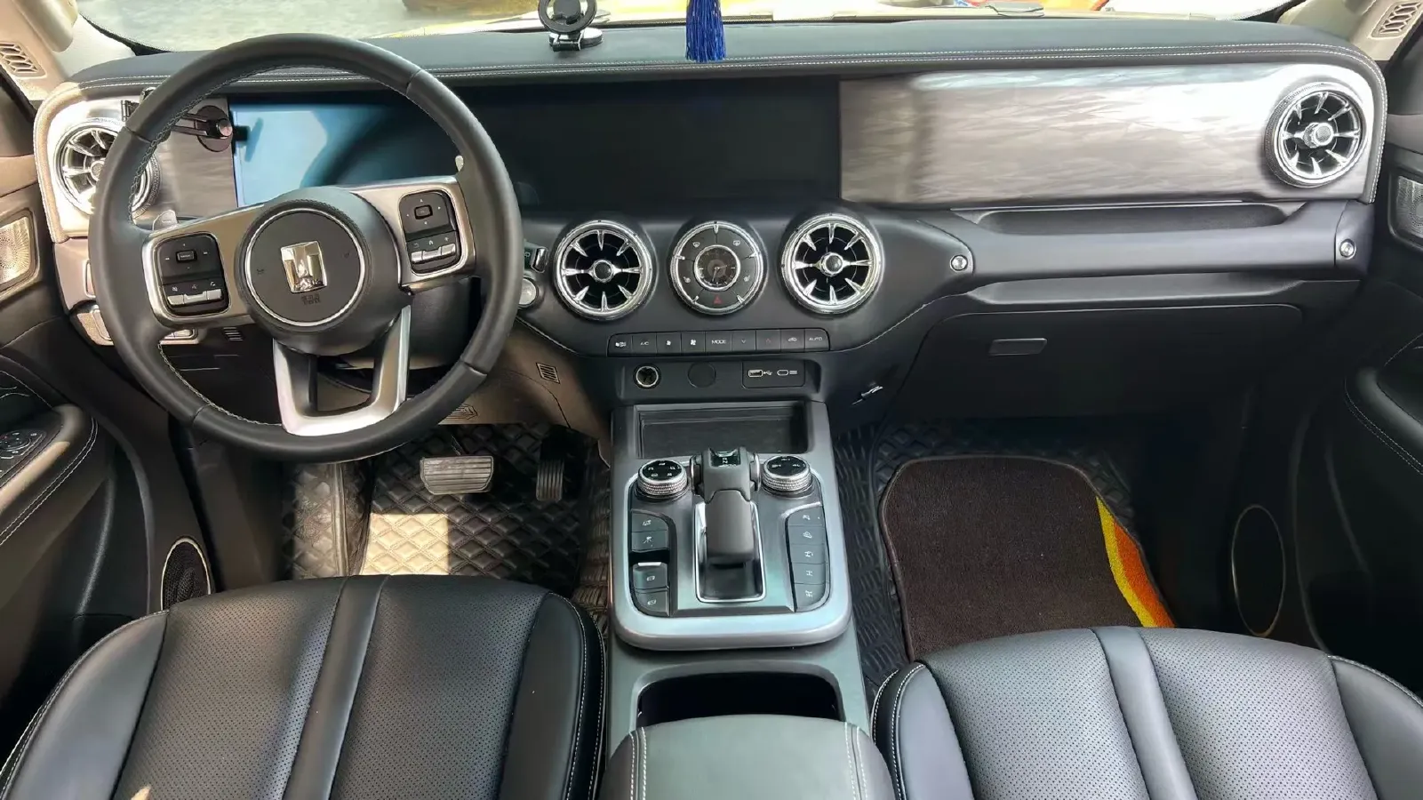 2022 Tank 300 2.0T 227HP L4 8AT,autocango,china used car exporter,china ev exporter,chinese used car exporter,chinese used ev exporter