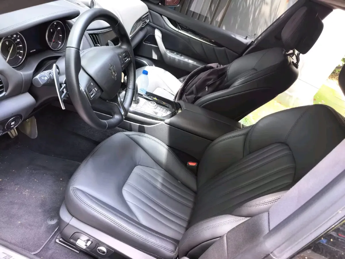 2022 Maserati Levante 2.0T 330HP L4 8AT,autocango,china used car exporter,china ev exporter,chinese used car exporter,chinese used ev exporter