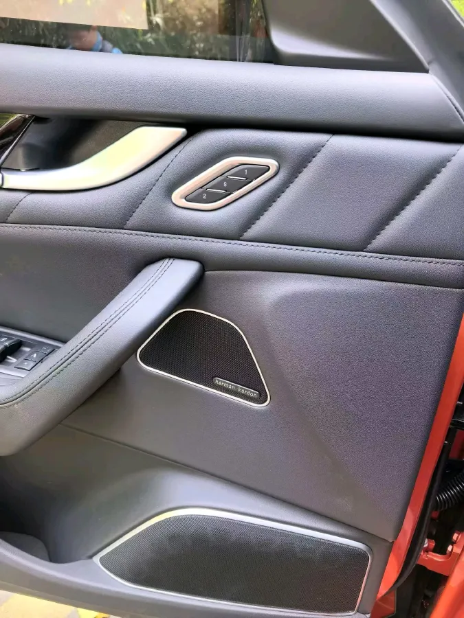 2022 Maserati Levante 2.0T 330HP L4 8AT,autocango,china used car exporter,china ev exporter,chinese used car exporter,chinese used ev exporter