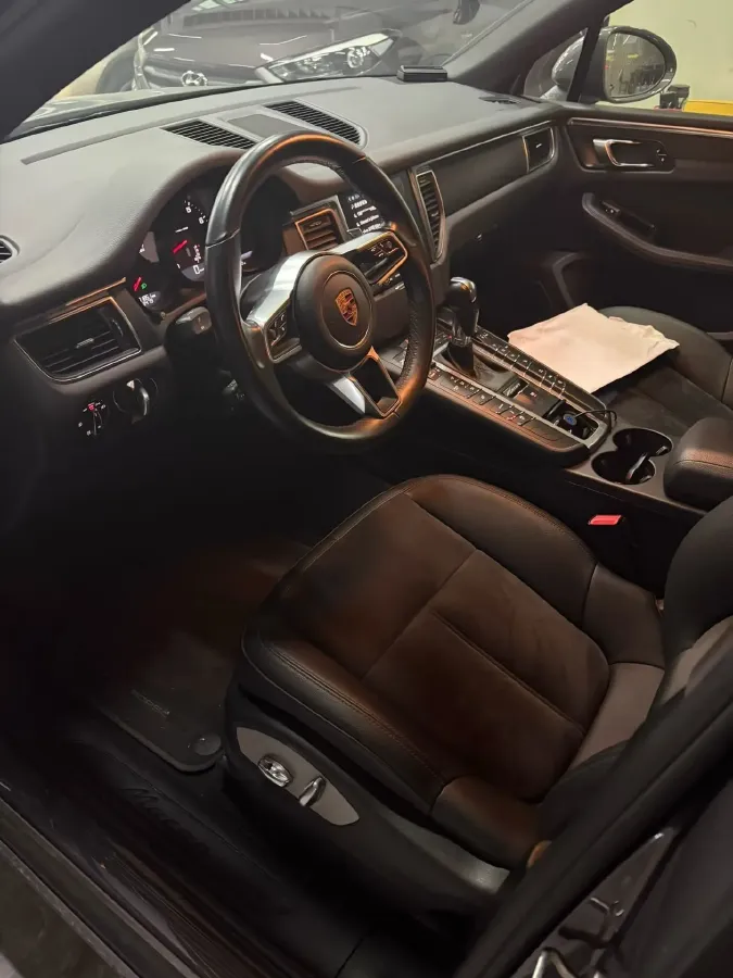 2017 YuTong T7 6.0L 316HP V8 6AT,autocango,china used car exporter,china ev exporter,chinese used car exporter,chinese used ev exporter