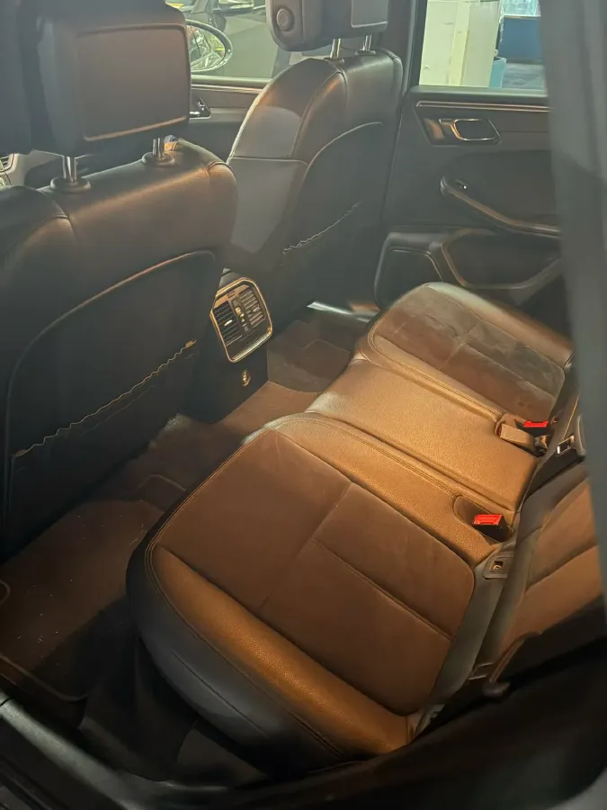 2017 YuTong T7 6.0L 316HP V8 6AT,autocango,china used car exporter,china ev exporter,chinese used car exporter,chinese used ev exporter