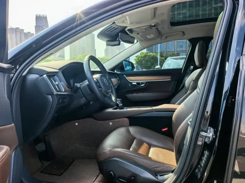 2020 Volvo S90 2.0T 254HP L4 8AT,autocango,china used car exporter,china ev exporter,chinese used car exporter,chinese used ev exporter