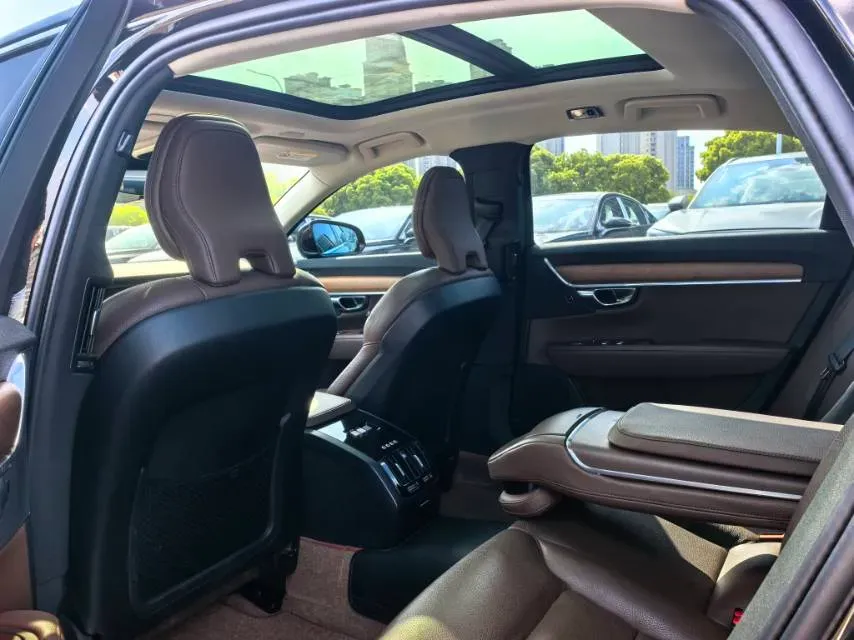 2020 Volvo S90 2.0T 254HP L4 8AT,autocango,china used car exporter,china ev exporter,chinese used car exporter,chinese used ev exporter