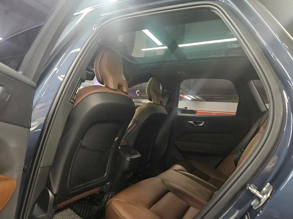 2021 Volvo XC60 2.0T 250HP L4 8AT,autocango,china used car exporter,china ev exporter,chinese used car exporter,chinese used ev exporter