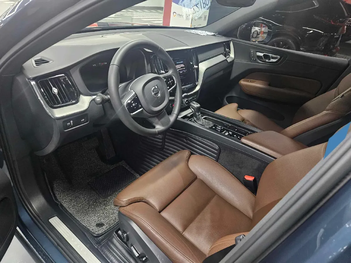 2021 Volvo XC60 2.0T 250HP L4 8AT,autocango,china used car exporter,china ev exporter,chinese used car exporter,chinese used ev exporter