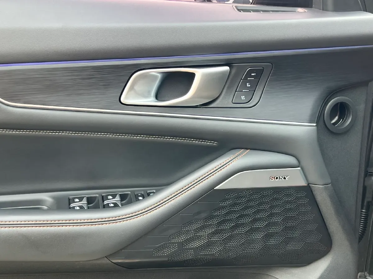 2021 ChangAn UNI-K 2.0T 233HP L4 8AT,autocango,china used car exporter,china ev exporter,chinese used car exporter,chinese used ev exporter