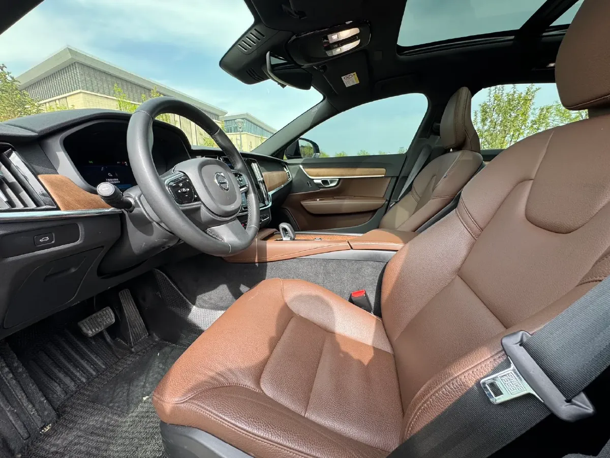 2023 Volvo S90 2.0T 250HP L4 8AT,autocango,china used car exporter,china ev exporter,chinese used car exporter,chinese used ev exporter