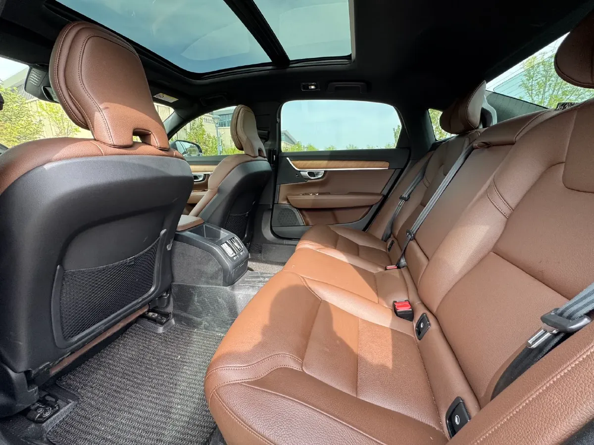 2023 Volvo S90 2.0T 250HP L4 8AT,autocango,china used car exporter,china ev exporter,chinese used car exporter,chinese used ev exporter