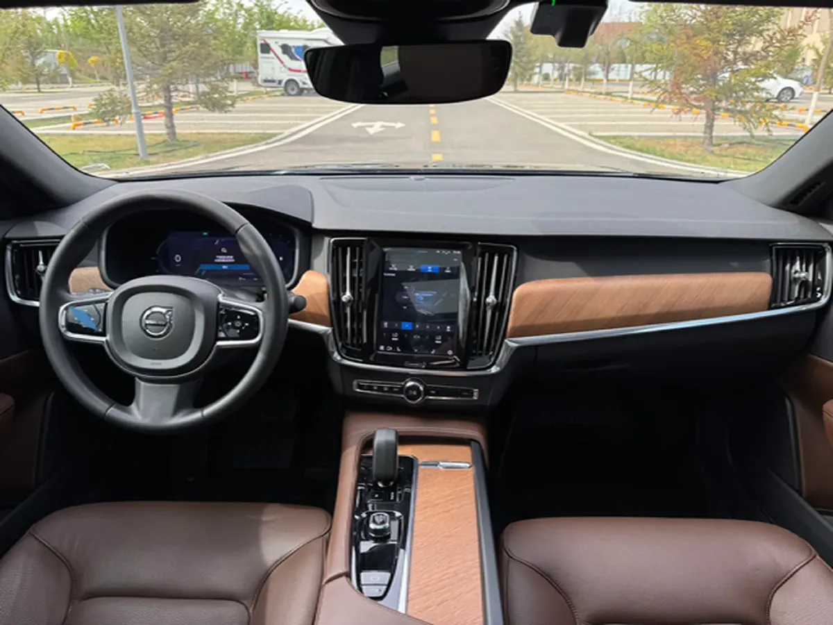 2023 Volvo S90 2.0T 250HP L4 8AT,autocango,china used car exporter,china ev exporter,chinese used car exporter,chinese used ev exporter