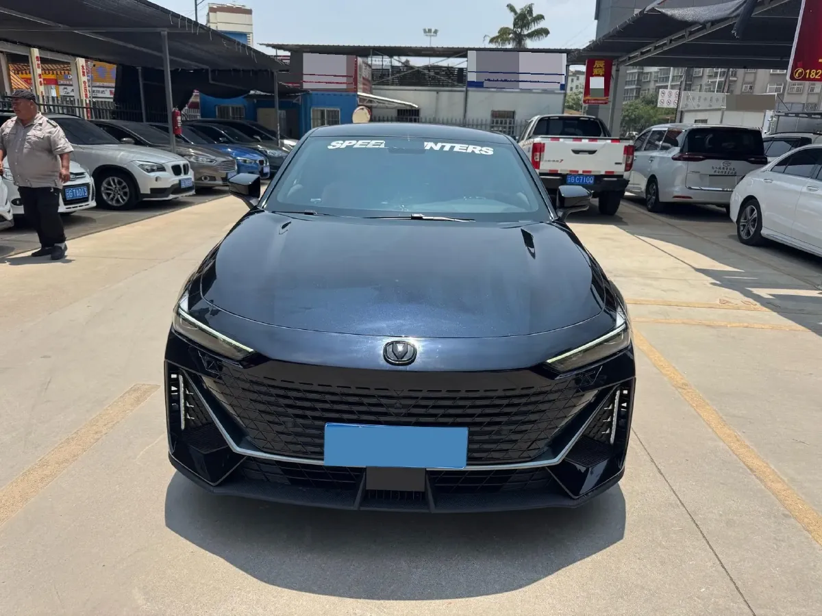 2022 ChangAn UNI-V 1.5T 188HP L4 7DCT,autocango,china used car exporter,china ev exporter,chinese used car exporter,chinese used ev exporter