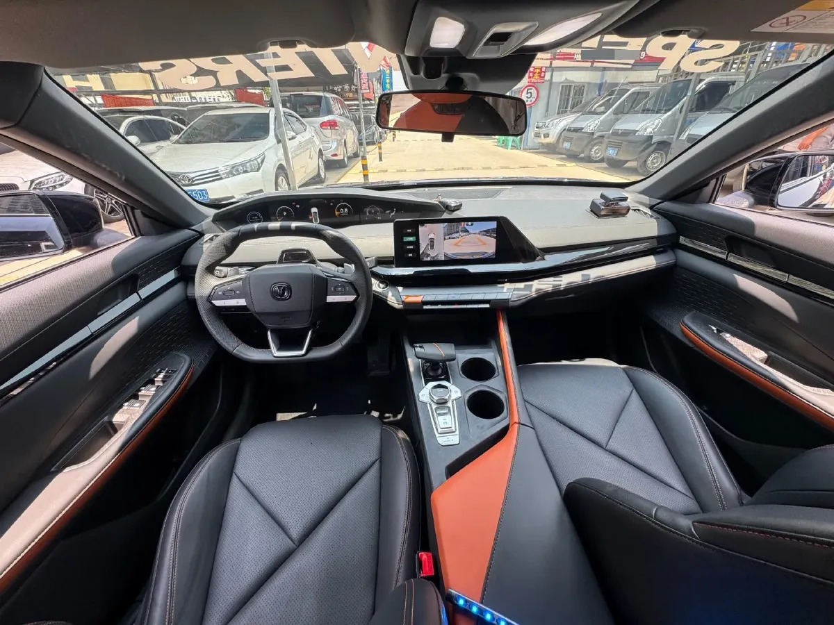 2022 ChangAn UNI-V 1.5T 188HP L4 7DCT,autocango,china used car exporter,china ev exporter,chinese used car exporter,chinese used ev exporter