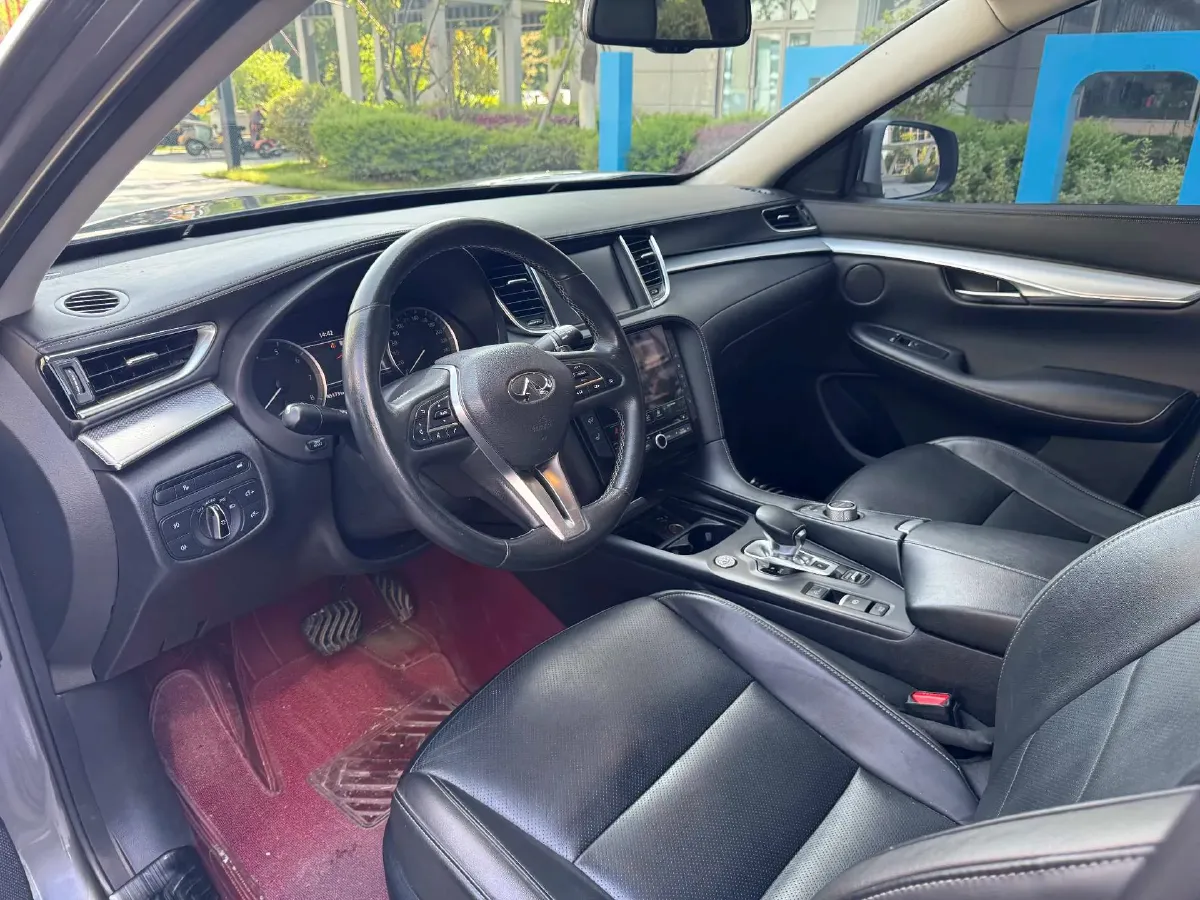 2018 Infiniti QX30 2.0T 211HP L4 7DCT,autocango,china used car exporter,china ev exporter,chinese used car exporter,chinese used ev exporter