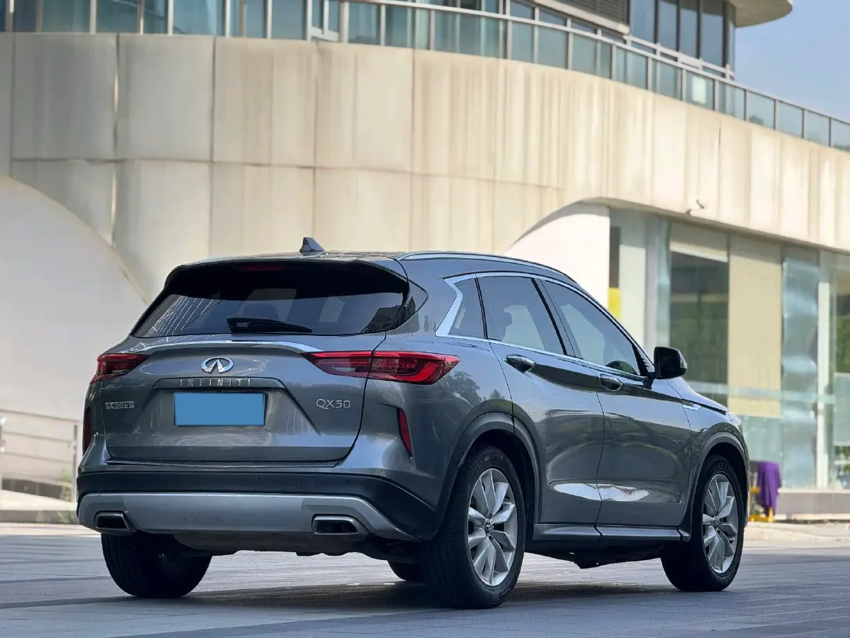 2018 Infiniti QX30 2.0T 211HP L4 7DCT,autocango,china used car exporter,china ev exporter,chinese used car exporter,chinese used ev exporter