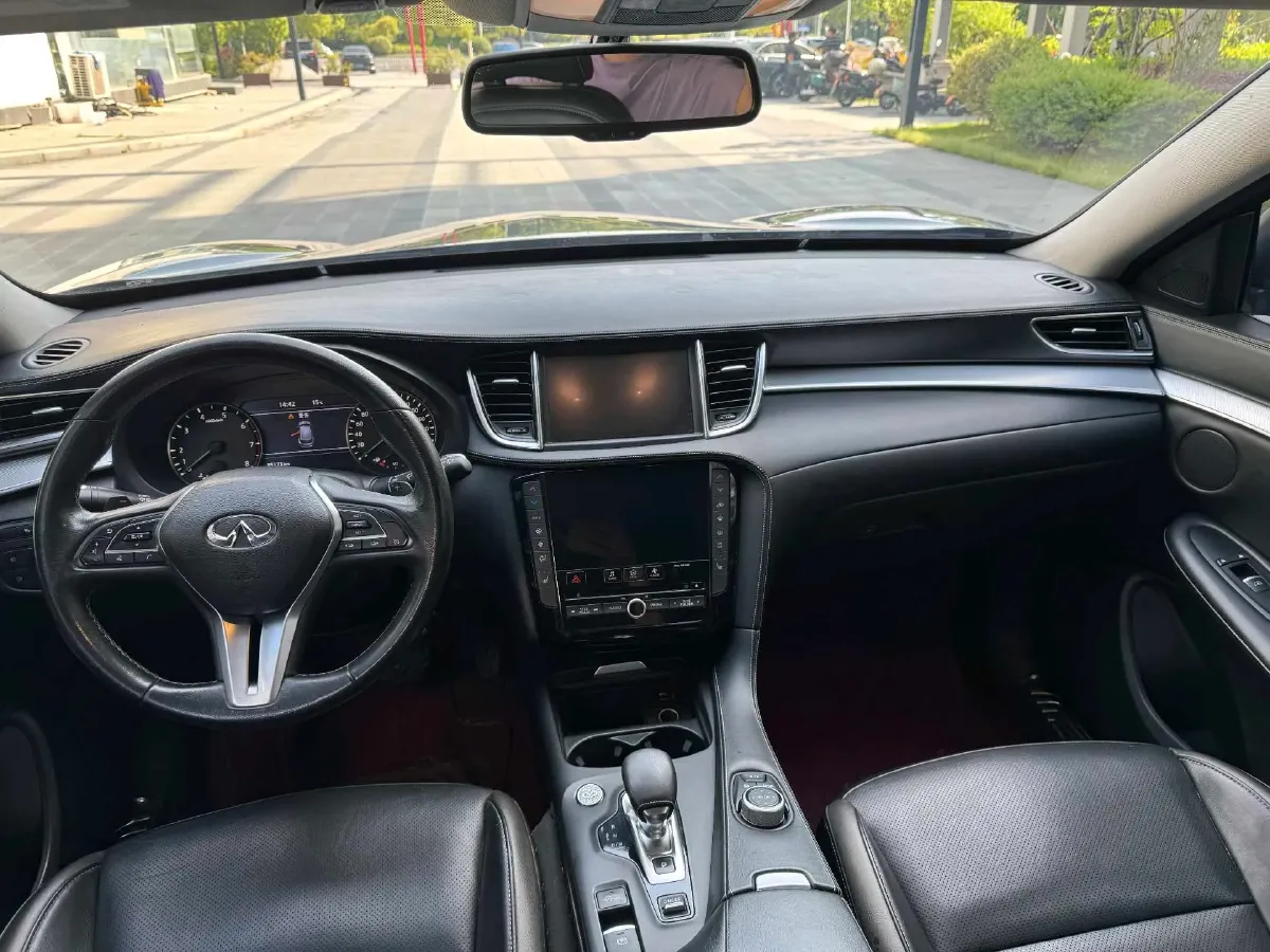 2018 Infiniti QX30 2.0T 211HP L4 7DCT,autocango,china used car exporter,china ev exporter,chinese used car exporter,chinese used ev exporter