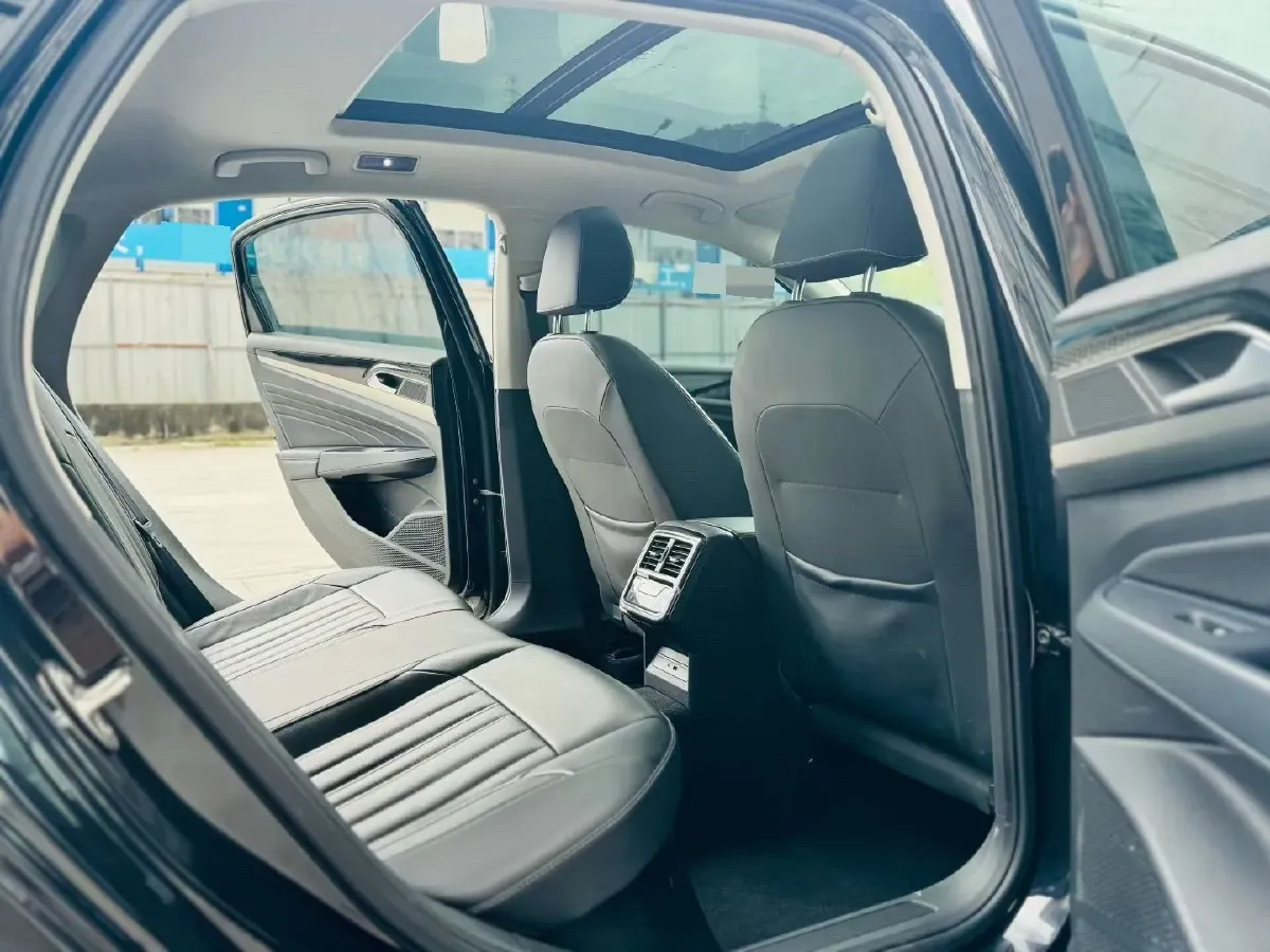 2023 Volkswagen Passat 2.0T 186HP L4 7DCT,autocango,china used car exporter,china ev exporter,chinese used car exporter,chinese used ev exporter