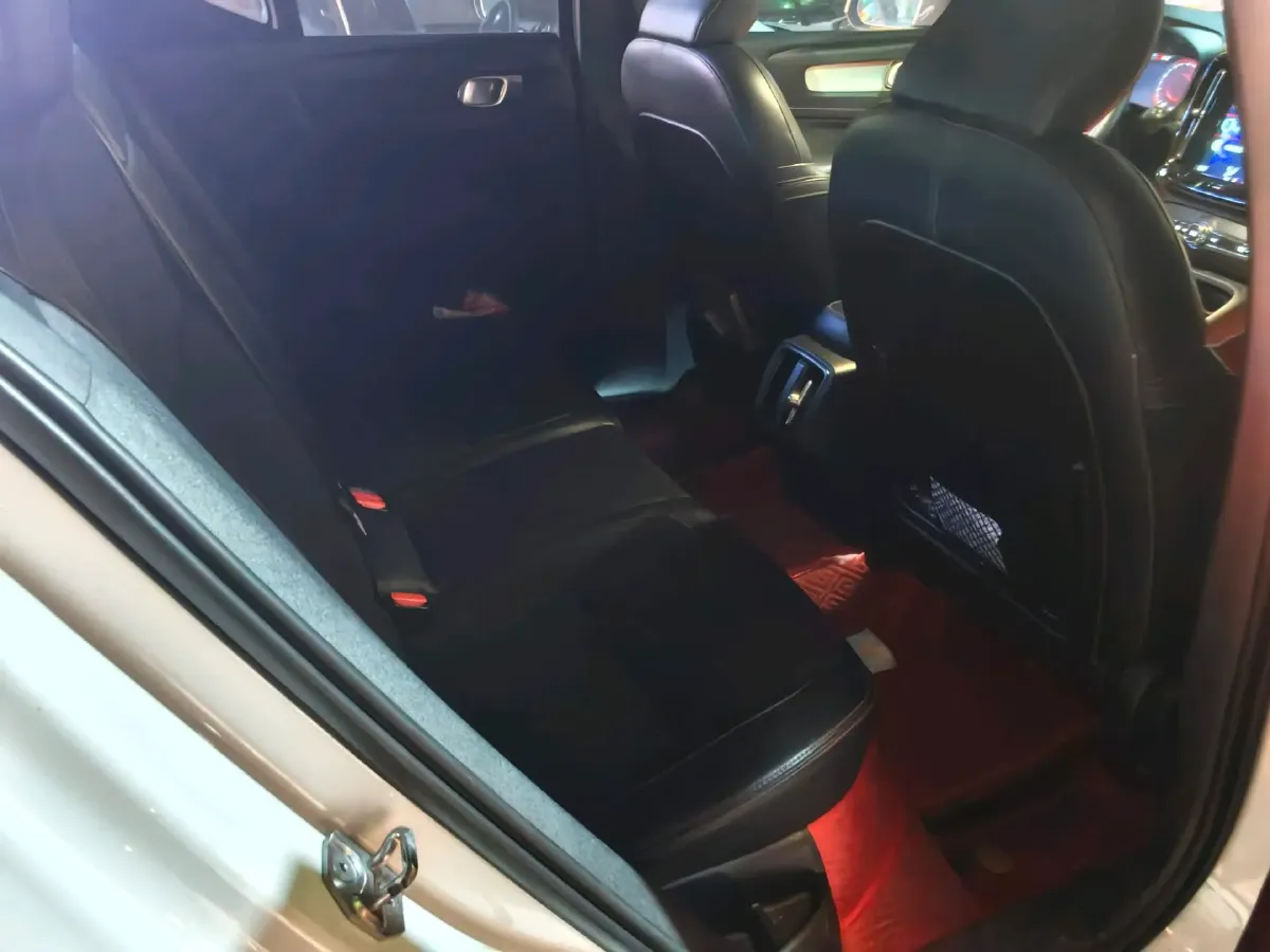 2020 Volvo XC40 1.5T 163HP L3 8AT,autocango,china used car exporter,china ev exporter,chinese used car exporter,chinese used ev exporter