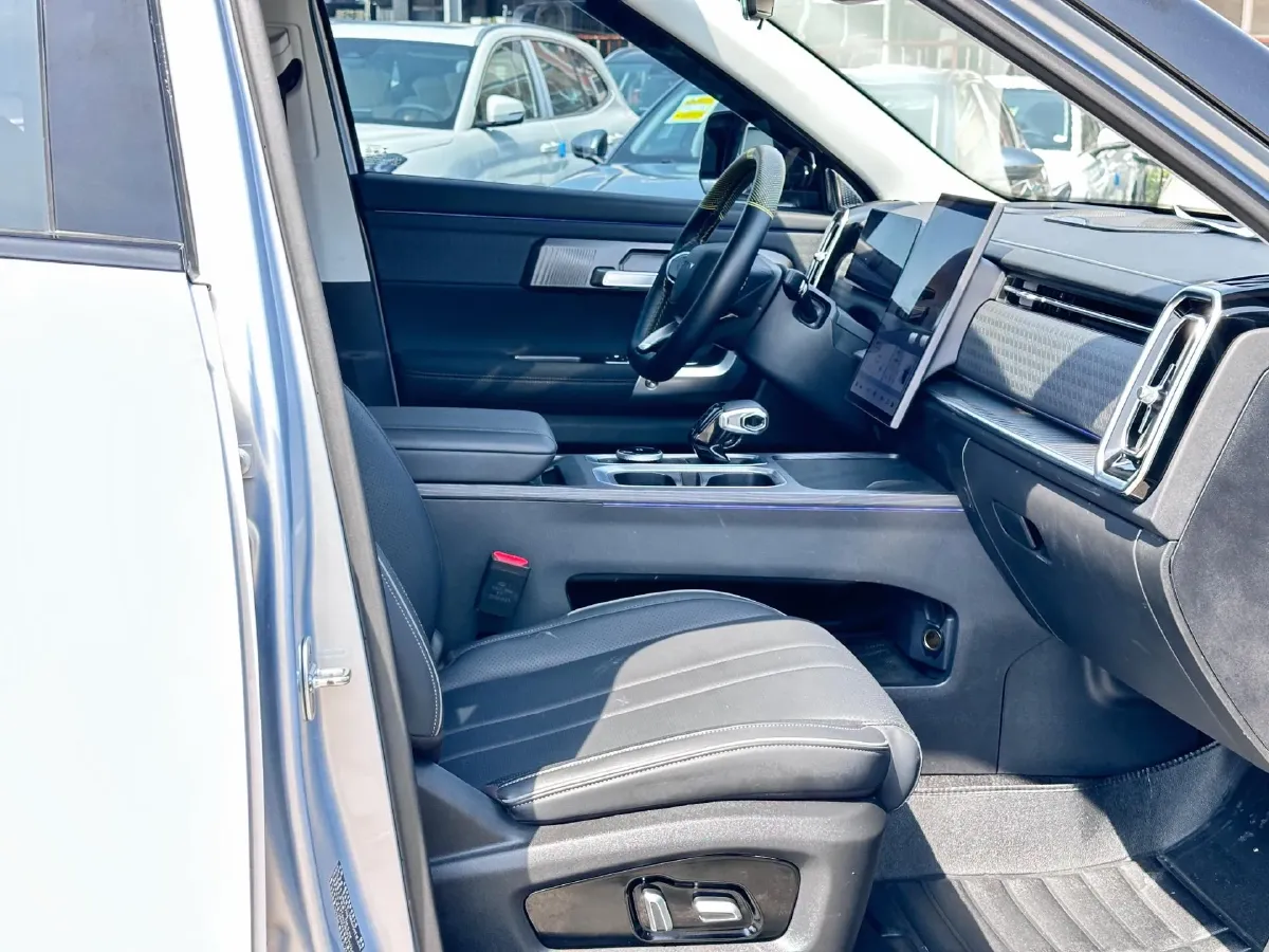 2023 Chery Exploration 06 1.6T 197HP L4 7DCT,autocango,china used car exporter,china ev exporter,chinese used car exporter,chinese used ev exporter