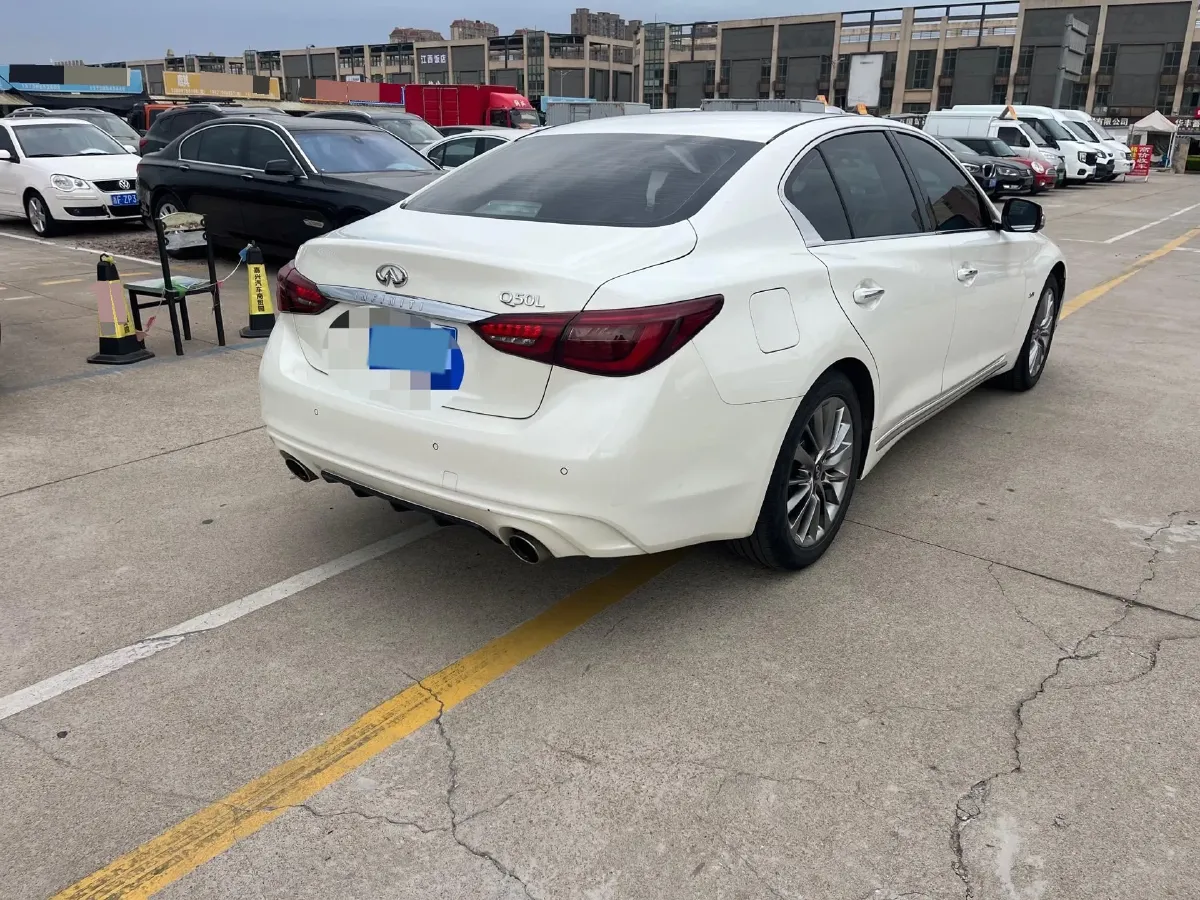 2018 Jeep Grand Commander 2.0T 265HP L4 9AT,autocango,china used car exporter,china ev exporter,chinese used car exporter,chinese used ev exporter