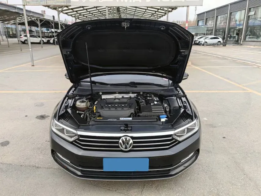 2019 Volkswagen Magotan 2.0T 186HP L4 7DCT,autocango,china used car exporter,china ev exporter,chinese used car exporter,chinese used ev exporter