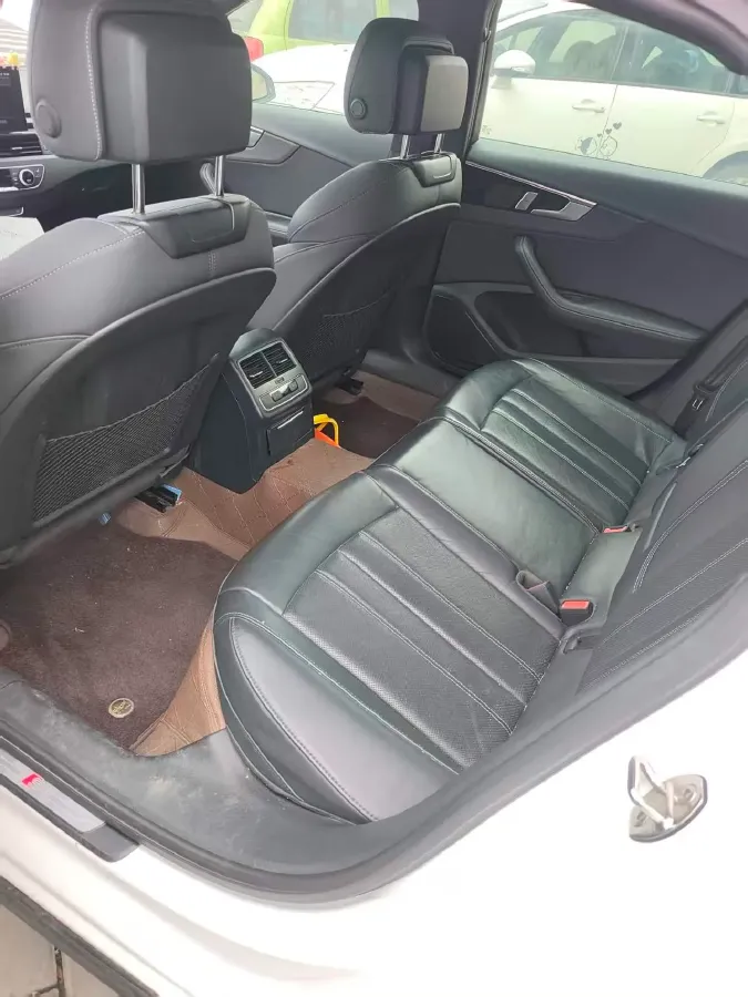 2023 Audi A4L 2.0T 190HP L4 7DCT,autocango,china used car exporter,china ev exporter,chinese used car exporter,chinese used ev exporter