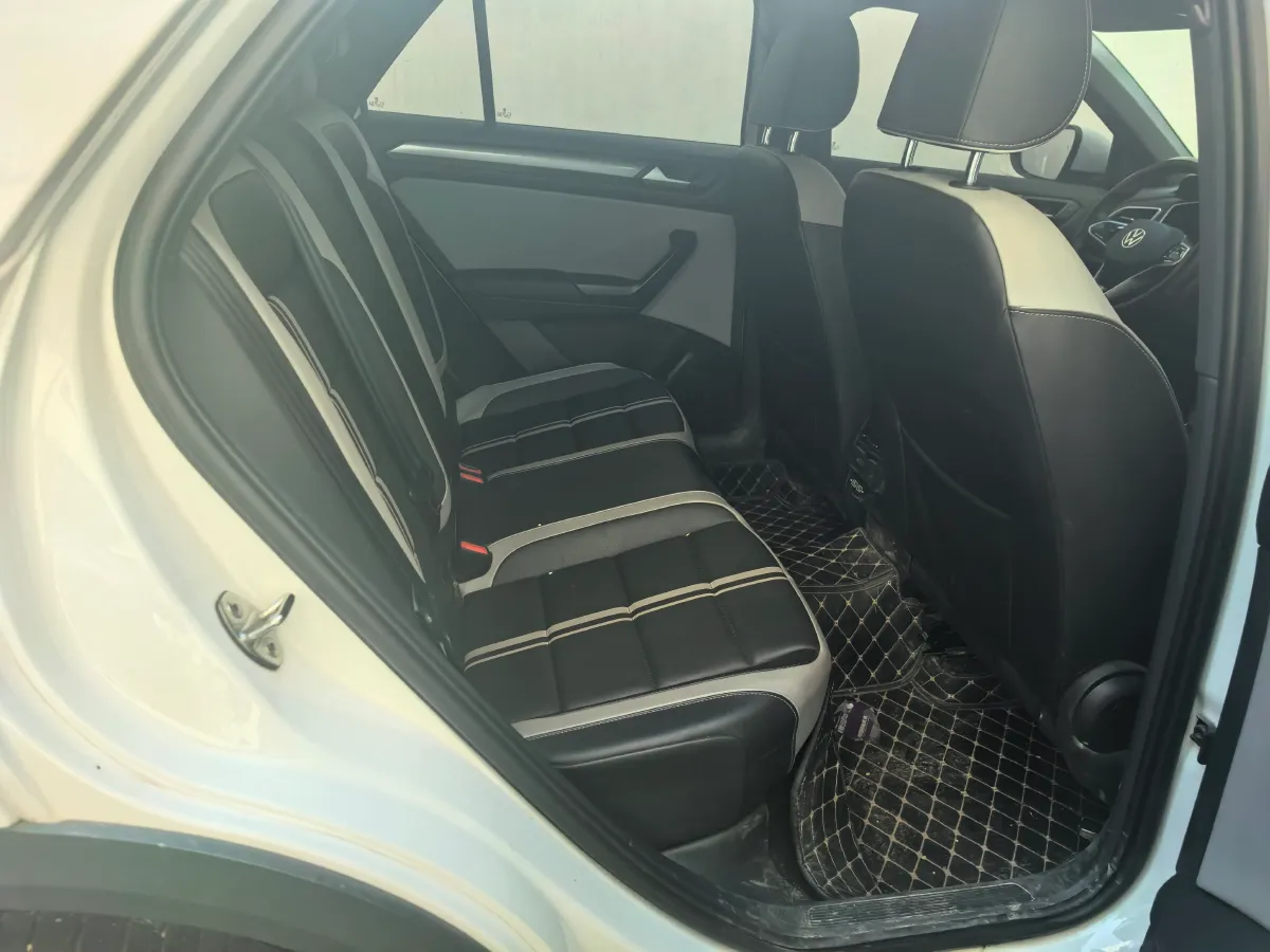 2023 Volkswagen T-Roc 1.5T 160HP L4 7DCT,autocango,china used car exporter,china ev exporter,chinese used car exporter,chinese used ev exporter