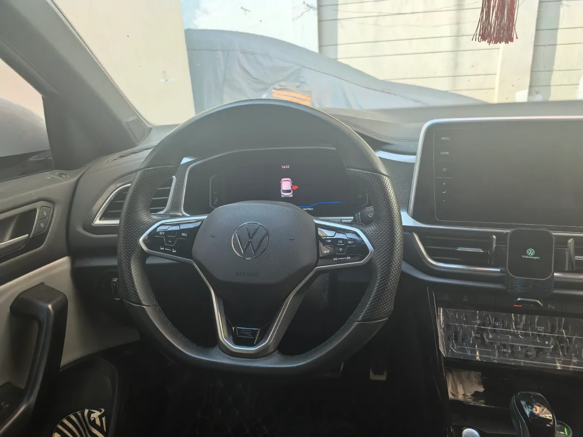 2023 Volkswagen T-Roc 1.5T 160HP L4 7DCT,autocango,china used car exporter,china ev exporter,chinese used car exporter,chinese used ev exporter