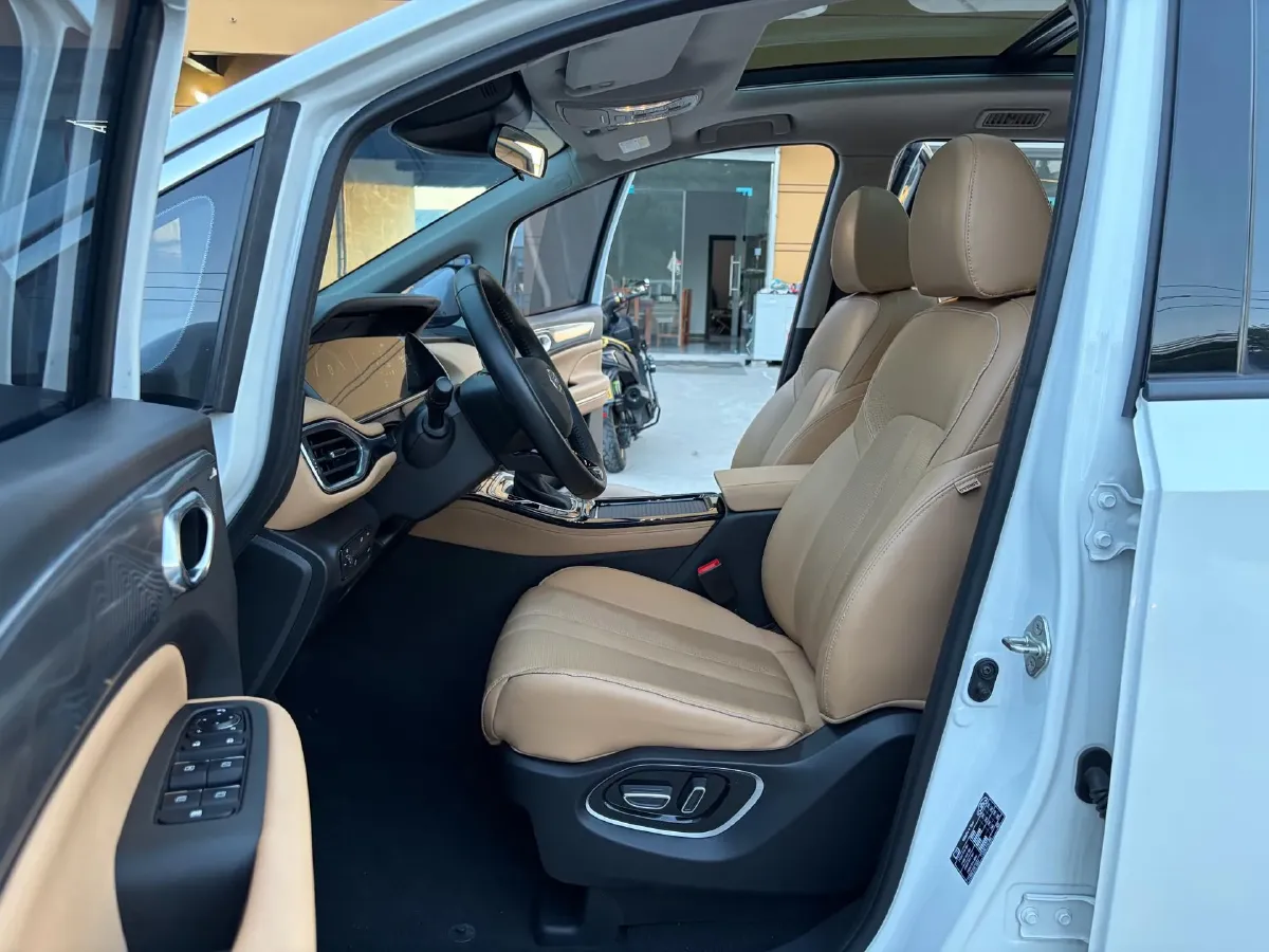 2021 GAC Trumpchi M6 1.5T 169HP L4 7DCT,autocango,china used car exporter,china ev exporter,chinese used car exporter,chinese used ev exporter