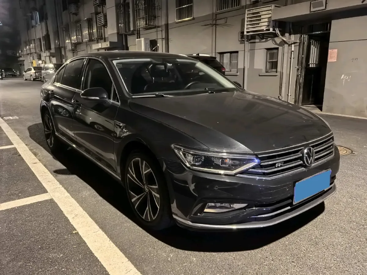 2021 Volkswagen Magotan 2.0T 186HP L4 7DCT,autocango,china used car exporter,china ev exporter,chinese used car exporter,chinese used ev exporter