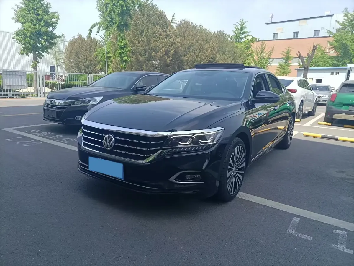 2019 Volkswagen Passat 2.0T 220HP L4 7DCT,autocango,china used car exporter,china ev exporter,chinese used car exporter,chinese used ev exporter