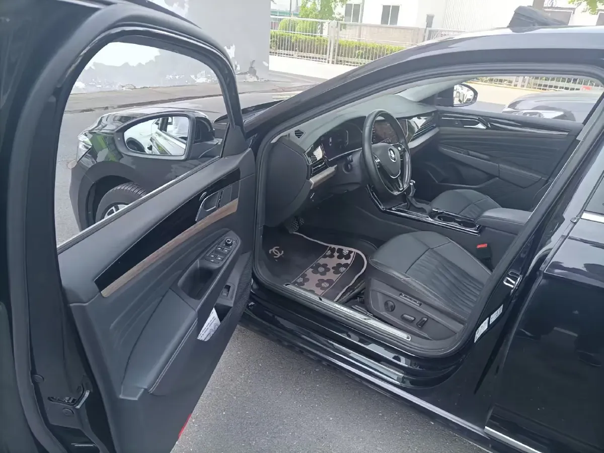 2019 Volkswagen Passat 2.0T 220HP L4 7DCT,autocango,china used car exporter,china ev exporter,chinese used car exporter,chinese used ev exporter