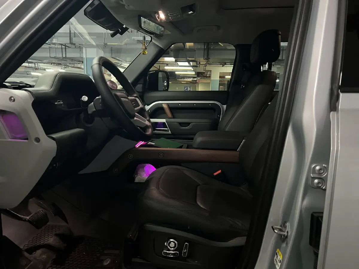 2023 Land Rover Defender 3.0T 400HP L6 8AT,autocango,china used car exporter,china ev exporter,chinese used car exporter,chinese used ev exporter