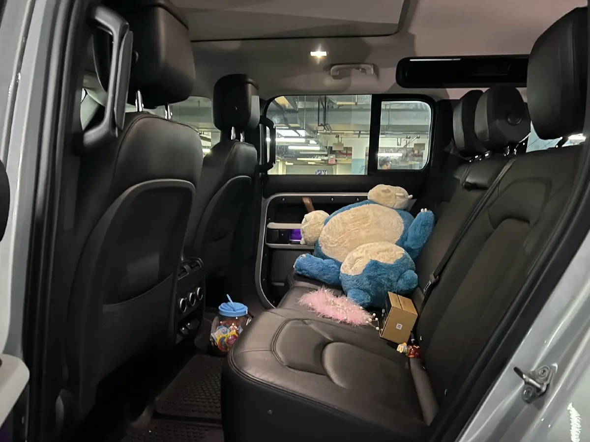 2023 Land Rover Defender 3.0T 400HP L6 8AT,autocango,china used car exporter,china ev exporter,chinese used car exporter,chinese used ev exporter