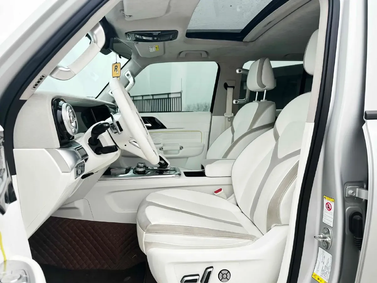 2021 Cyberspace 300 2.0T 227HP L4 8AT,autocango,china used car exporter,china ev exporter,chinese used car exporter,chinese used ev exporter