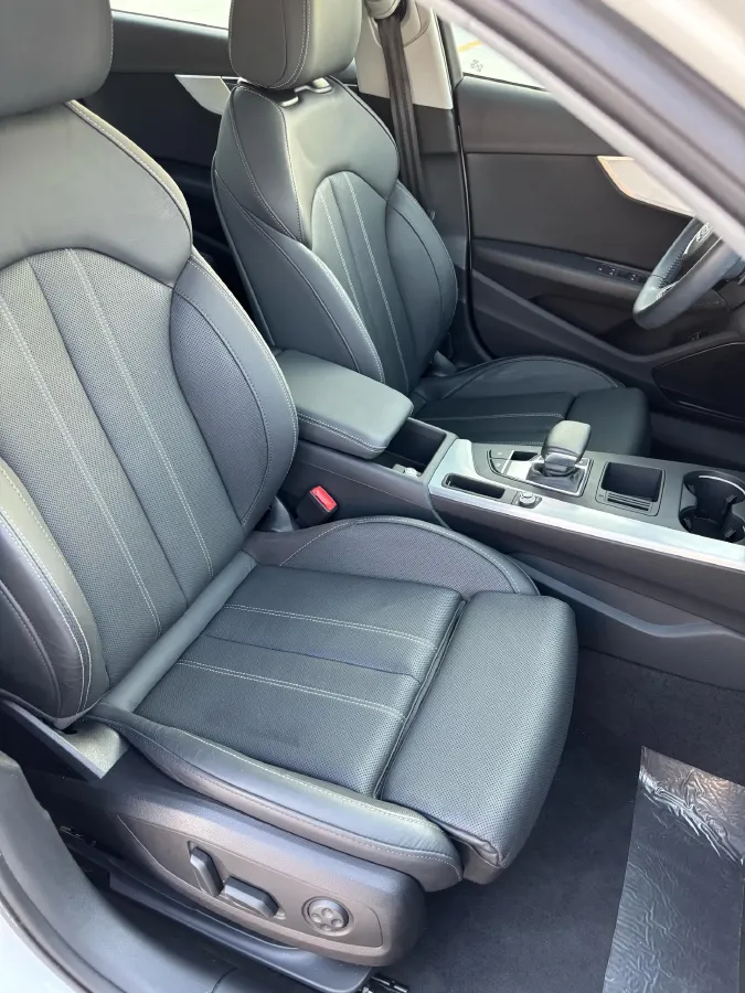 2020 Audi A4L 2.0T 190HP L4 7DCT,autocango,china used car exporter,china ev exporter,chinese used car exporter,chinese used ev exporter