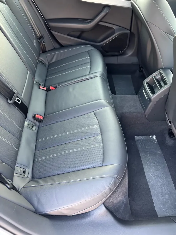 2020 Audi A4L 2.0T 190HP L4 7DCT,autocango,china used car exporter,china ev exporter,chinese used car exporter,chinese used ev exporter