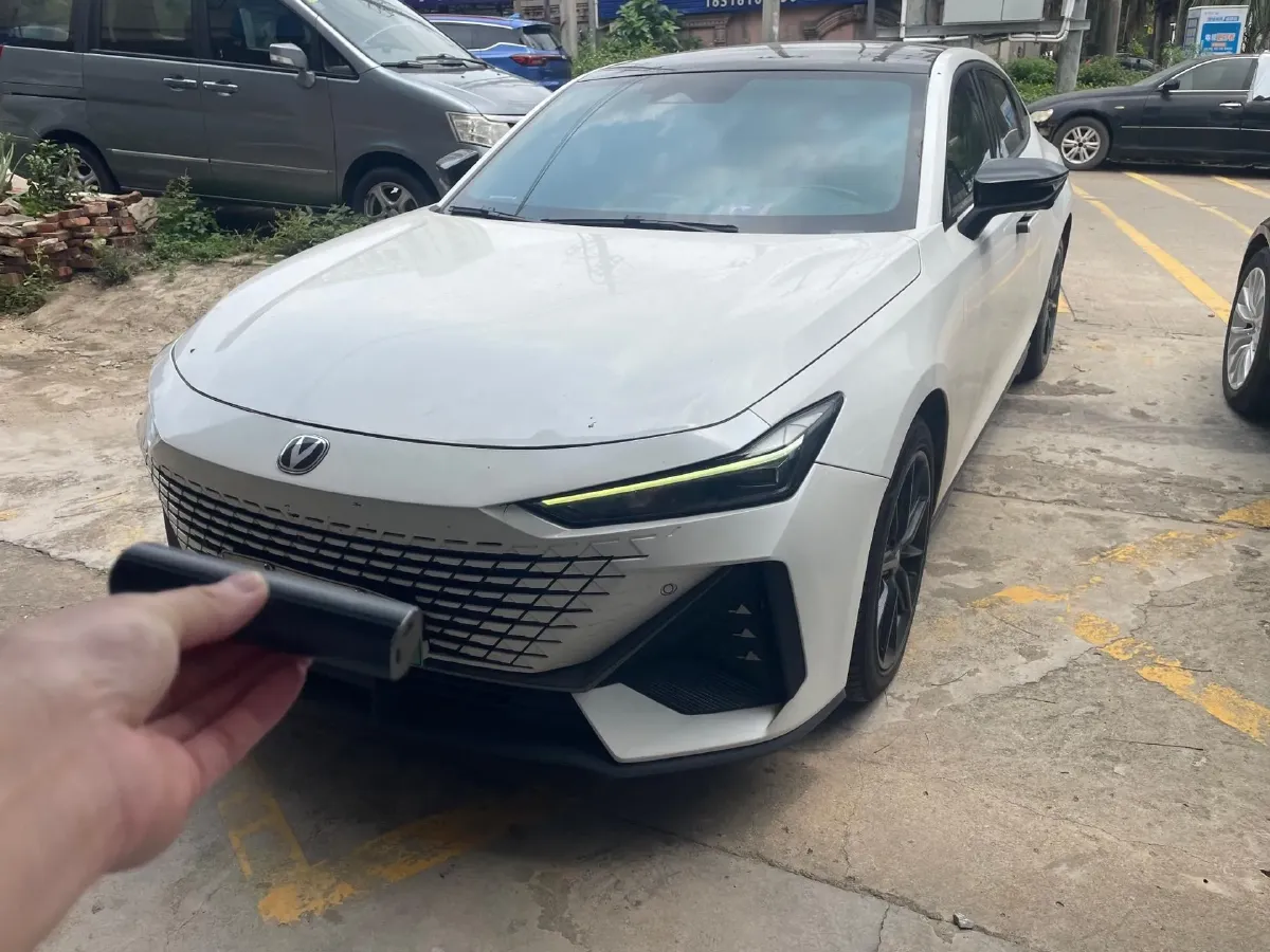 2023 ChangAn UNI-V iDD 1.5T 170HP L4 6TCT PHEV 18.4KWH,autocango,china used car exporter,china ev exporter,chinese used car exporter,chinese used ev exporter