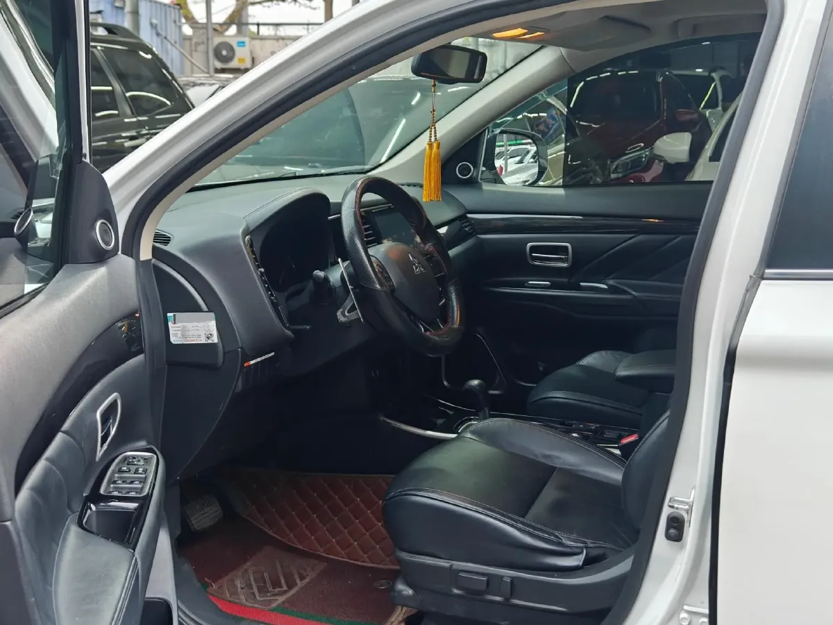 2019 Mitsubishi Outlander 2.4L 192HP L4 CVT,autocango,china used car exporter,china ev exporter,chinese used car exporter,chinese used ev exporter