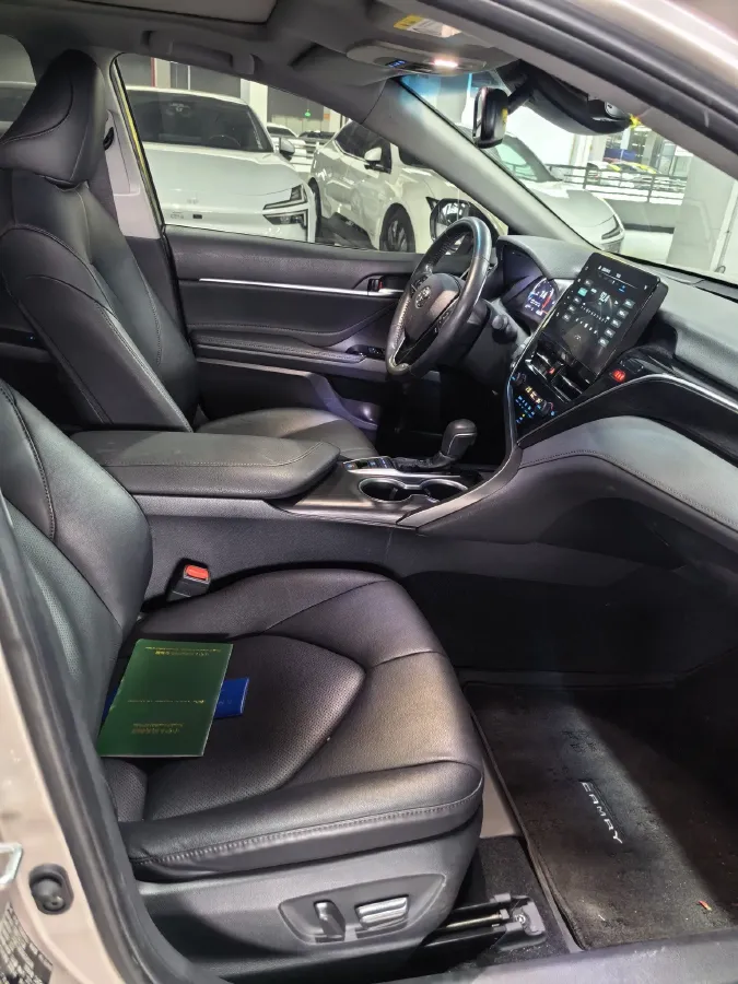 2021 Toyota Camry 2.5L 209HP L4 8AT,autocango,china used car exporter,china ev exporter,chinese used car exporter,chinese used ev exporter