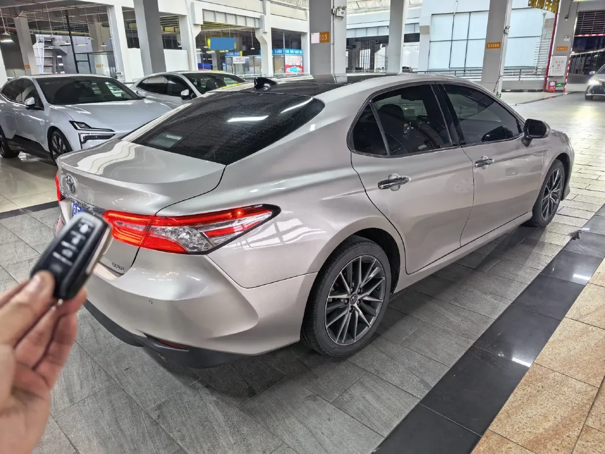 2021 Toyota Camry 2.5L 209HP L4 8AT,autocango,china used car exporter,china ev exporter,chinese used car exporter,chinese used ev exporter