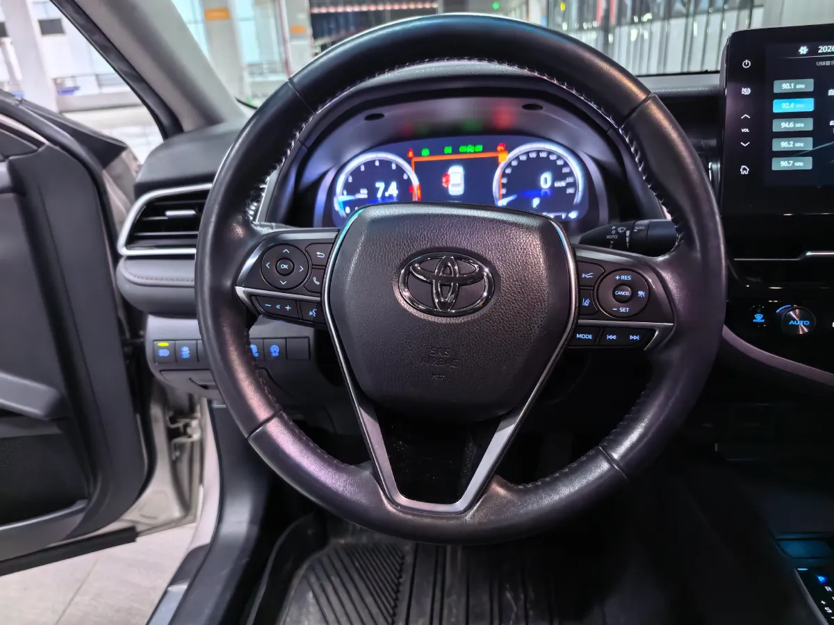 2021 Toyota Camry 2.5L 209HP L4 8AT,autocango,china used car exporter,china ev exporter,chinese used car exporter,chinese used ev exporter