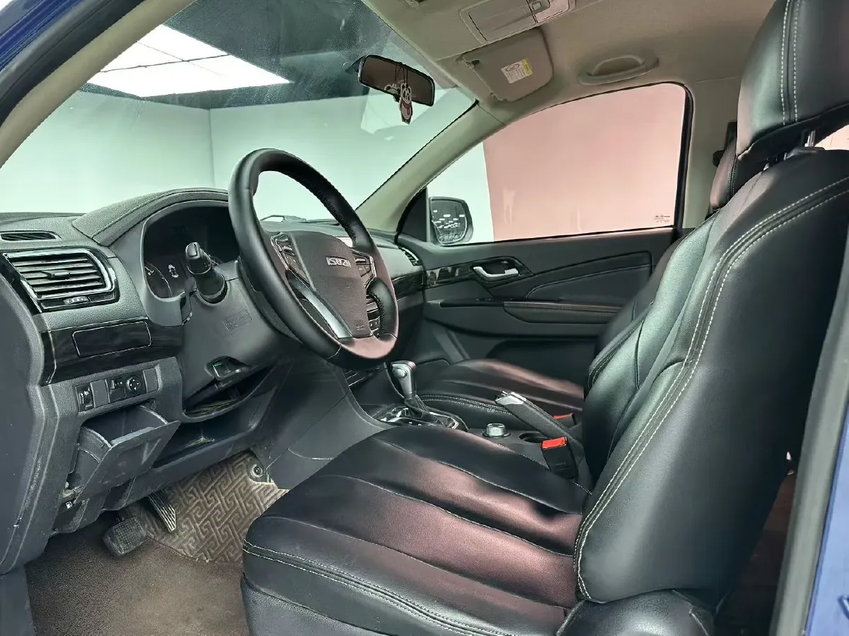 2019 Isuzu LingTuo 2.5T 129HP L4 6AT,autocango,china used car exporter,china ev exporter,chinese used car exporter,chinese used ev exporter