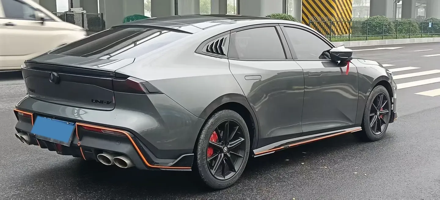 2022 ChangAn UNI-V 2.0T 233HP L4 8AT,autocango,china used car exporter,china ev exporter,chinese used car exporter,chinese used ev exporter