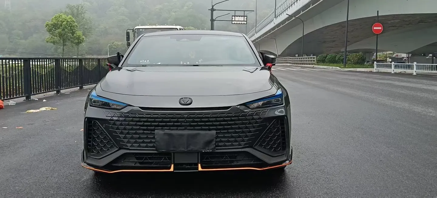 2022 ChangAn UNI-V 2.0T 233HP L4 8AT,autocango,china used car exporter,china ev exporter,chinese used car exporter,chinese used ev exporter