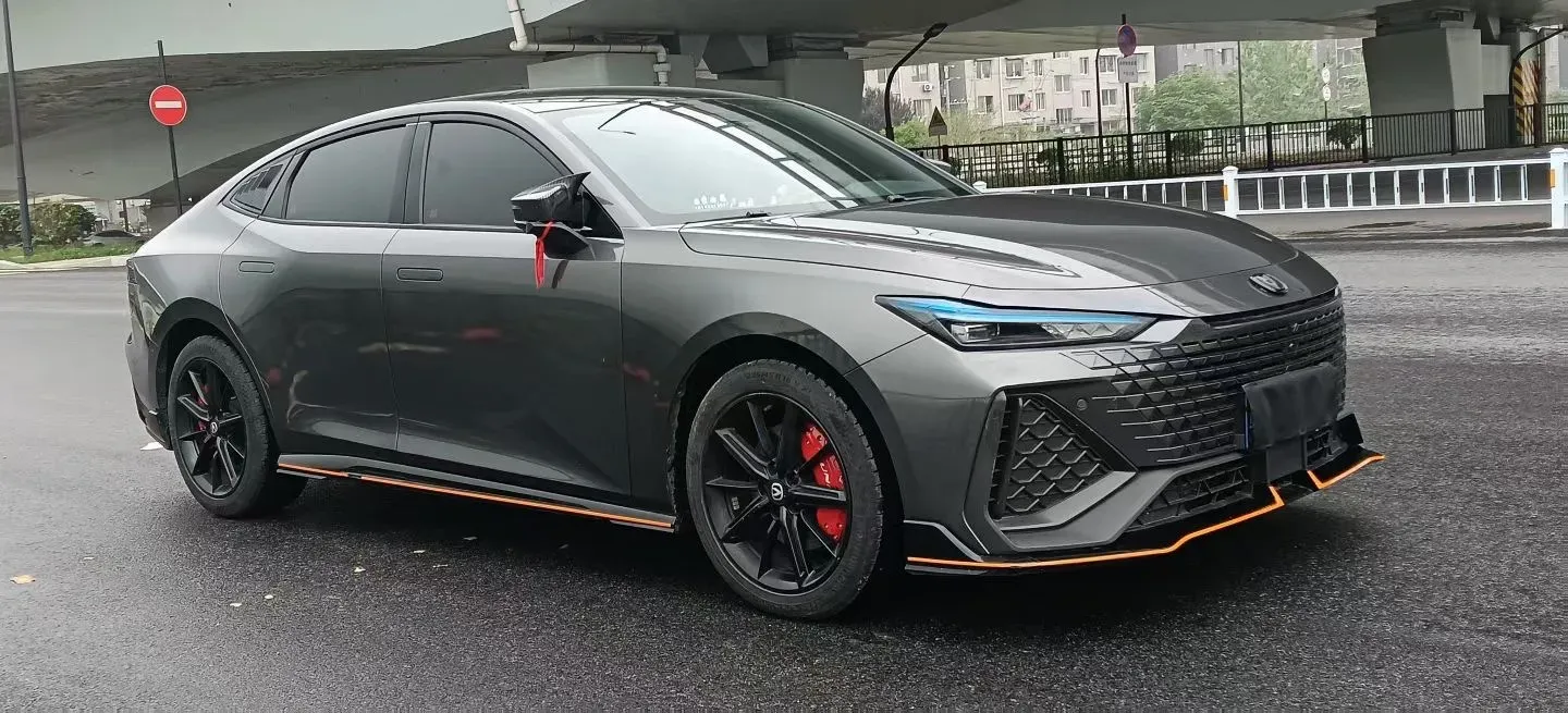 2022 ChangAn UNI-V 2.0T 233HP L4 8AT,autocango,china used car exporter,china ev exporter,chinese used car exporter,chinese used ev exporter