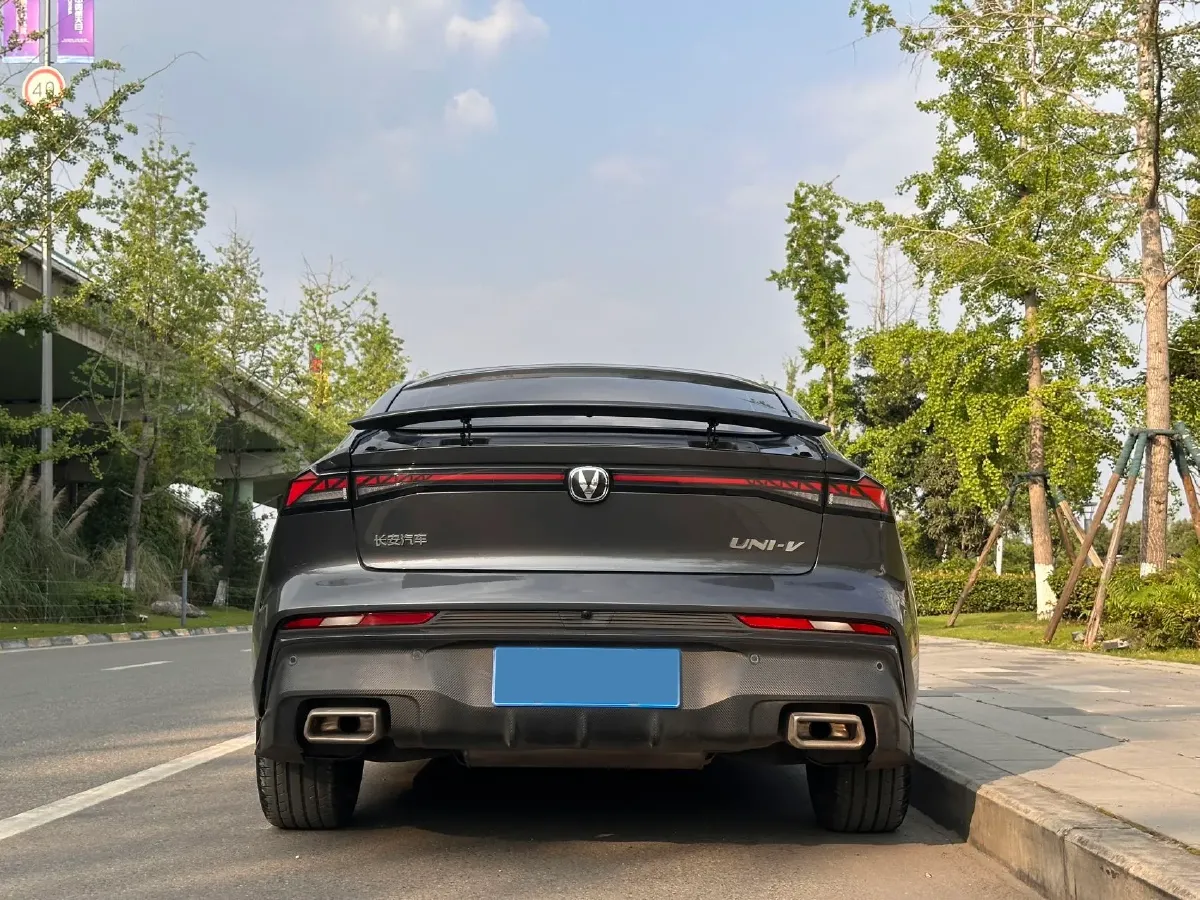 2025 ChangAn UNI-V 1.5T 192HP L4 7DCT,autocango,china used car exporter,china ev exporter,chinese used car exporter,chinese used ev exporter