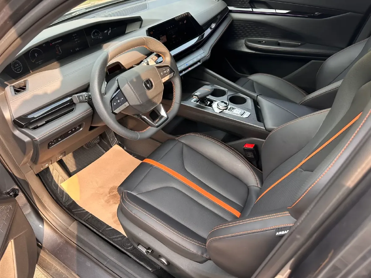 2025 ChangAn UNI-V 1.5T 192HP L4 7DCT,autocango,china used car exporter,china ev exporter,chinese used car exporter,chinese used ev exporter