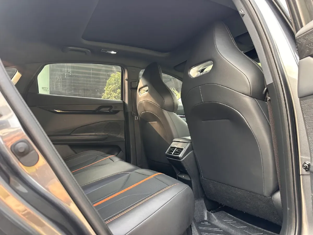 2025 ChangAn UNI-V 1.5T 192HP L4 7DCT,autocango,china used car exporter,china ev exporter,chinese used car exporter,chinese used ev exporter